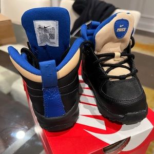 Nike Manoa LTR Toddler Size 8c